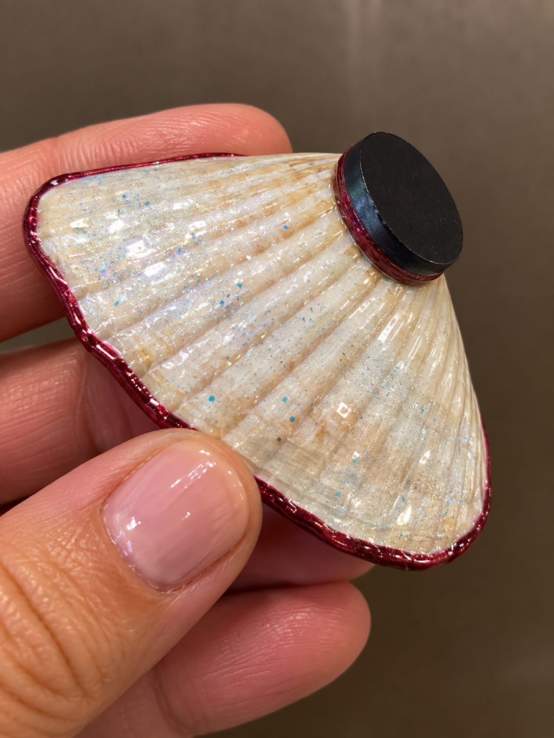 - A Quiet Comfort 2” magnet