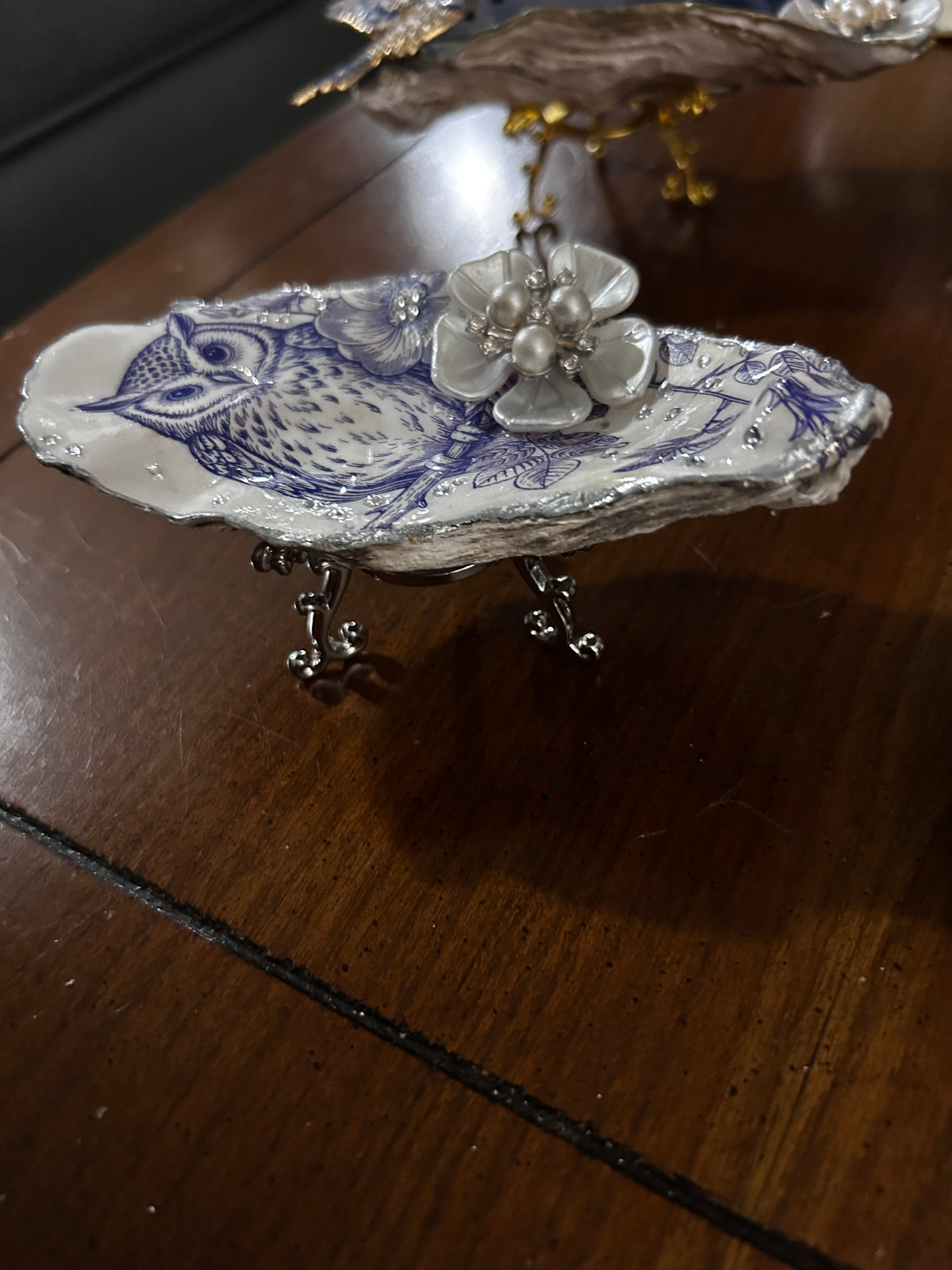 🦉 Embellished Owl Oyster Shell