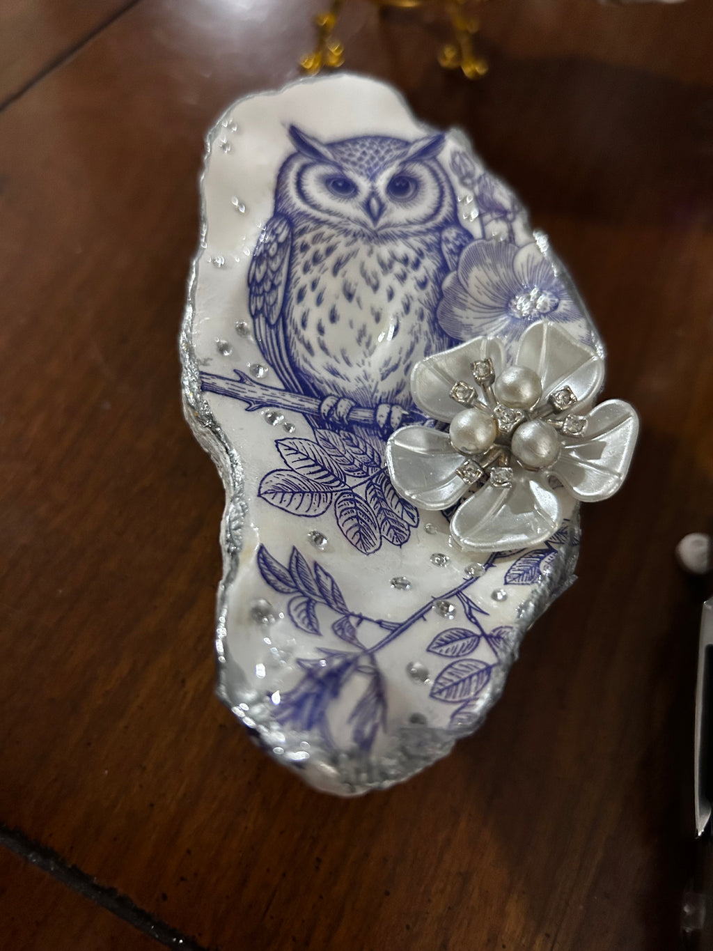 🦉 Embellished Owl Oyster Shell
