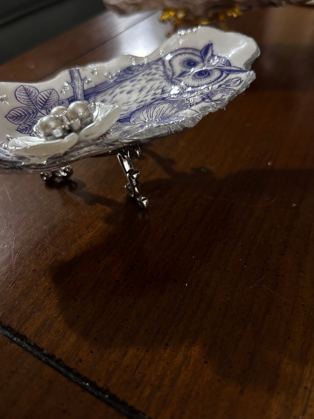 🦉 Embellished Owl Oyster Shell
